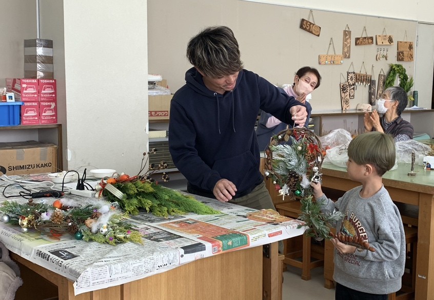 【参加者募集】イベント「親子deわくわく工作教室～②森の木の実でリースづくり～」